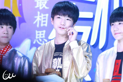 #王俊凯# #TFBOYS# 140904湖南台中秋晚会录制 cr：Lcc