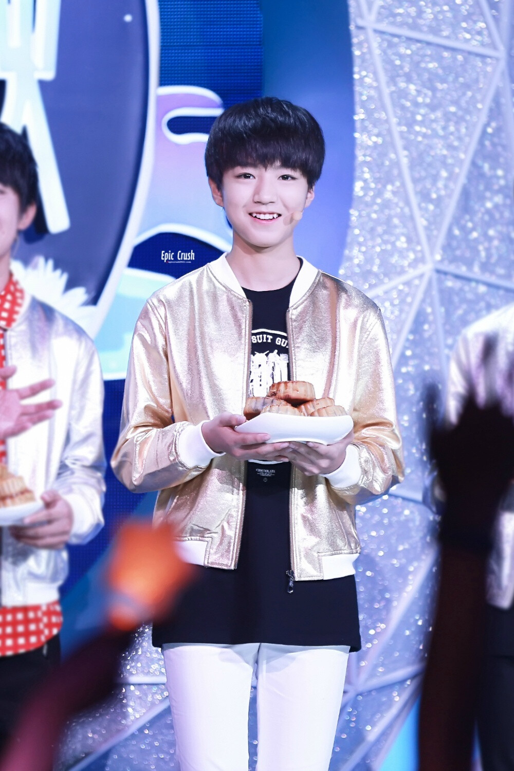 #王俊凯# #TFBOYS# 140904湖南台中秋晚会录制 cr：EpicCrush0921