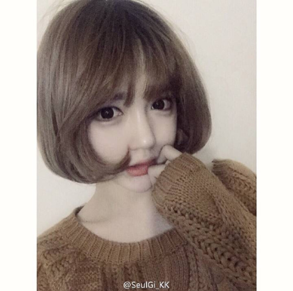 齐刘海短发女生发型bobo头灰色染发shorthair