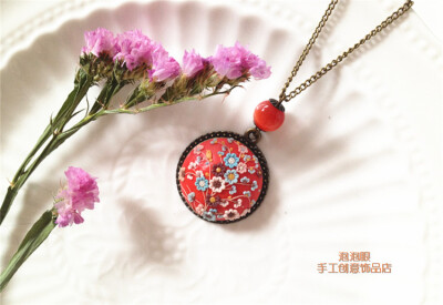 软陶首饰DIY 纯手工制作创意吊坠 项链 复古小花朵 文艺 毛衣链 http://item.taobao.com/item.htm?spm=a1z10.5-c.w4002-10317550068.44.EAJmi3&amp;amp;id=44245441933