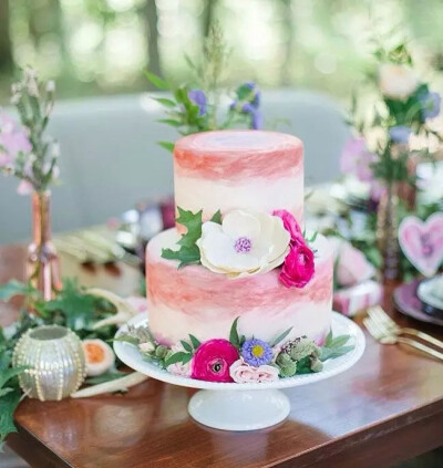 彩绘蛋糕，最适合惬意的春日婚礼