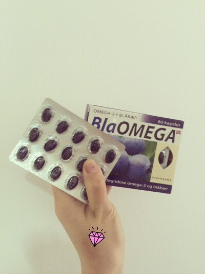 #安利好货#｛护眼+抗氧化~我是传说中的小白鼠｝挪威Biopharma BlaOmega3 蓝莓深海鱼油 60粒 每天一粒 如今还在服用中 改善眼睛不舒服的感觉嘛 还有排毒润肠的附加作用~蓝莓中的花青素是传说的口服化妆品~ 对皮肤的抗…