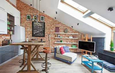 【40平米的斜顶小阁楼公寓】几乎全开放式的空间减少小面积的压迫感～