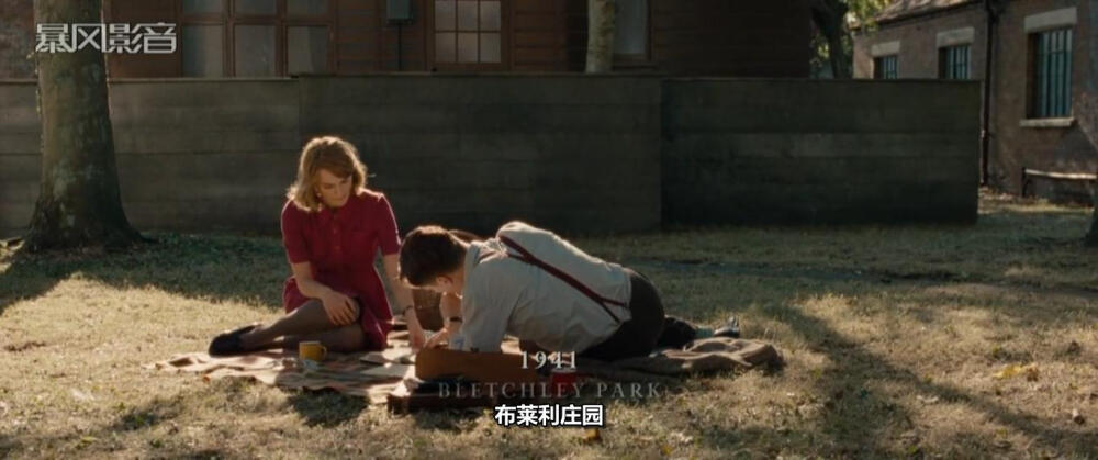 #模仿游戏#本尼迪克特·康伯巴奇的演技真的可以捧一座奥斯卡了，那惟妙惟肖的表演，让我穿过时间的阻隔认识了Turning，被历史灰色的幕布所遮掩下的灵魂。唯爱永生