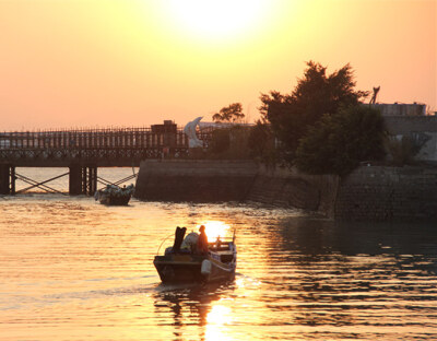 沙坡尾避风港湾夕阳西下时朴素场景