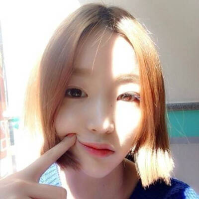 短发女孩也可以性感可爱