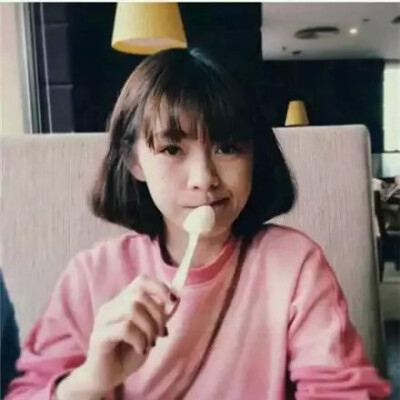 短发女孩也可以性感可爱