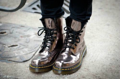 这是你想要的马丁靴吗？