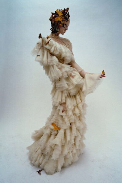 Dark Angel Alexander McQueen 逝世5周年纪念作品：黑暗天使 摄影：Tim Walker