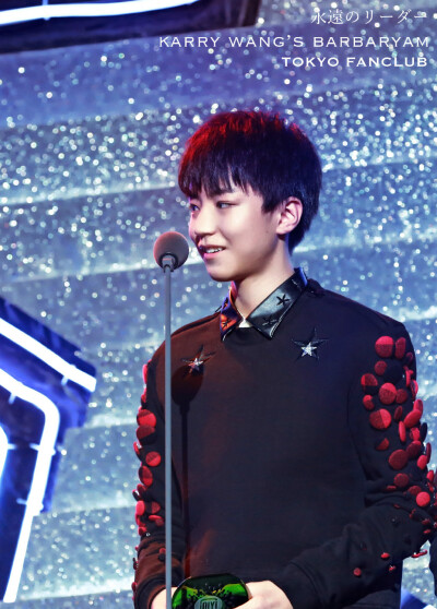 #王俊凯# #TFBOYS# 141206尖叫2015爱奇艺之夜cr：logo