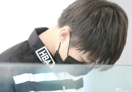 #王俊凯# #TFBOYS王俊凯# #tfboys# TFBOYS王俊凯20141205重庆至北京cr：logo