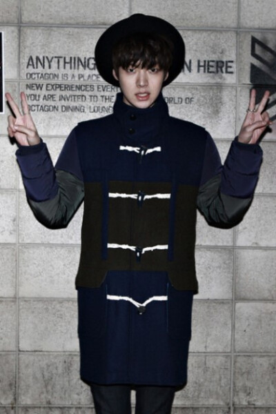 最近在看《BLOOD》超帅哒爱你哟安宰贤