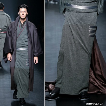 #K先生时装周笔记#JOTARO SAITO Menswear F/W 2015 Tokyo.日本传统和服的主题往往离不开松竹梅菊这些象征风雅的事物,斉藤上太郎未满30岁已是知名和服设计师,他的作品跳出传统加入了不少潮流元素,他在2015东京时装周上发布的新作品中甚至可以看到星际图形出现.来看看这个新时代和服中的男装部分吧.