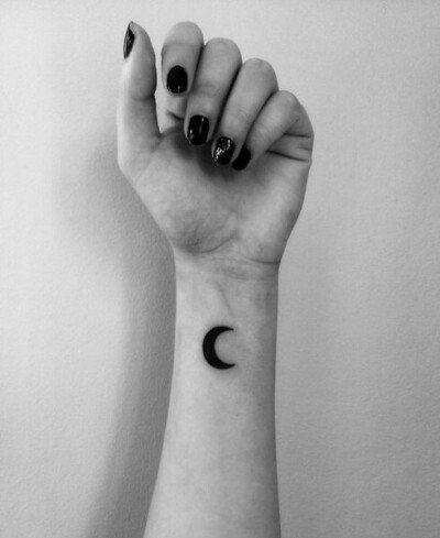 纹身像爱人久了会上瘾 。