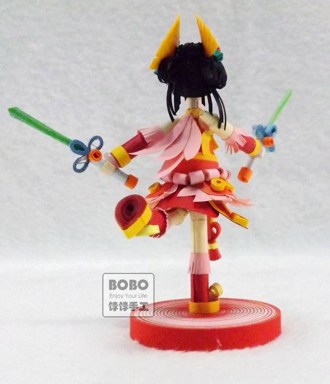 立体衍纸人物，单个的细节图，无论哪个角度看都喜欢啊~~~~ 店里有售：http://shop34818211.taobao.com/