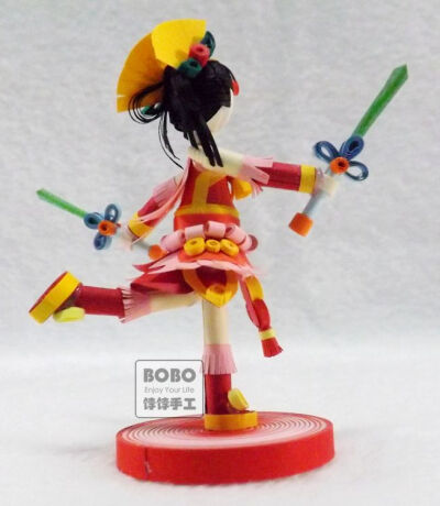 立体衍纸人物，单个的细节图，无论哪个角度看都喜欢啊~~~~ 店里有售：http://shop34818211.taobao.com/