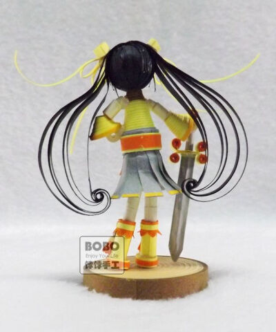 立体衍纸人物，单个的细节图，无论哪个角度看都喜欢啊~~~~ 店里有售：http://shop34818211.taobao.com/