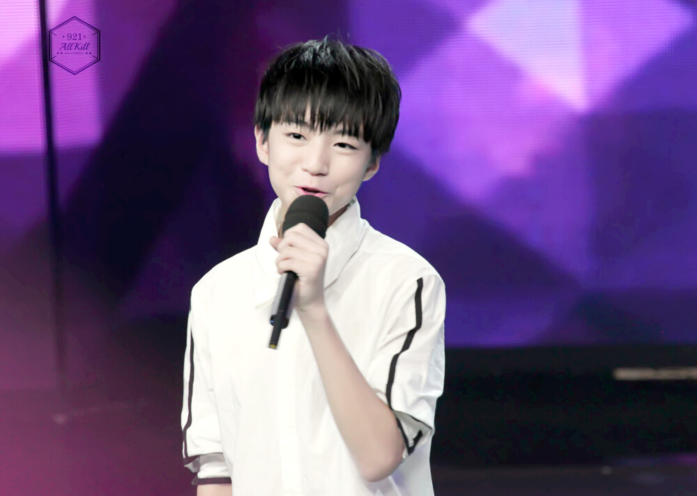 TFBOYS王俊凯 140520快乐大本营录制 cr.logo