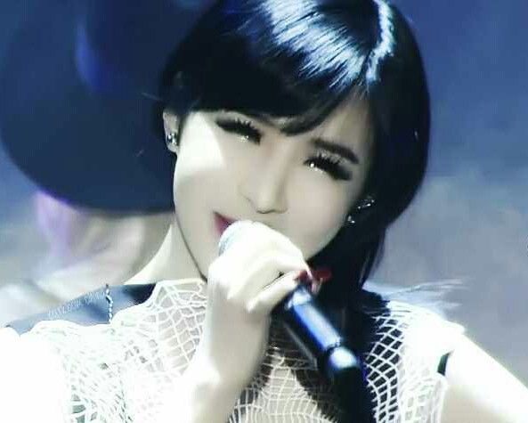 朴春 bommi 2ne1