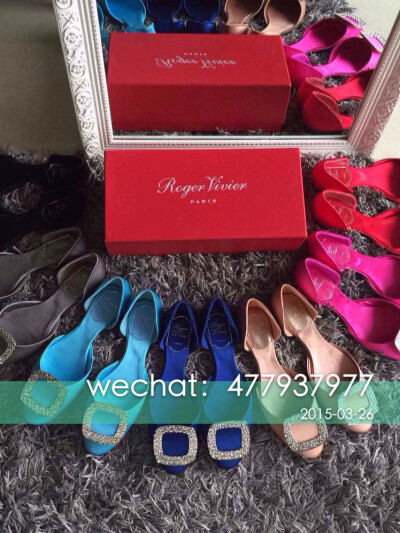 Roger Vivier Chips 经典款 看楦形和大底厚度都是无语伦比滴 共七色可选 35 - 40