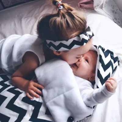 当哥哥或姐姐有了弟弟或妹妹后 变的好有爱♡