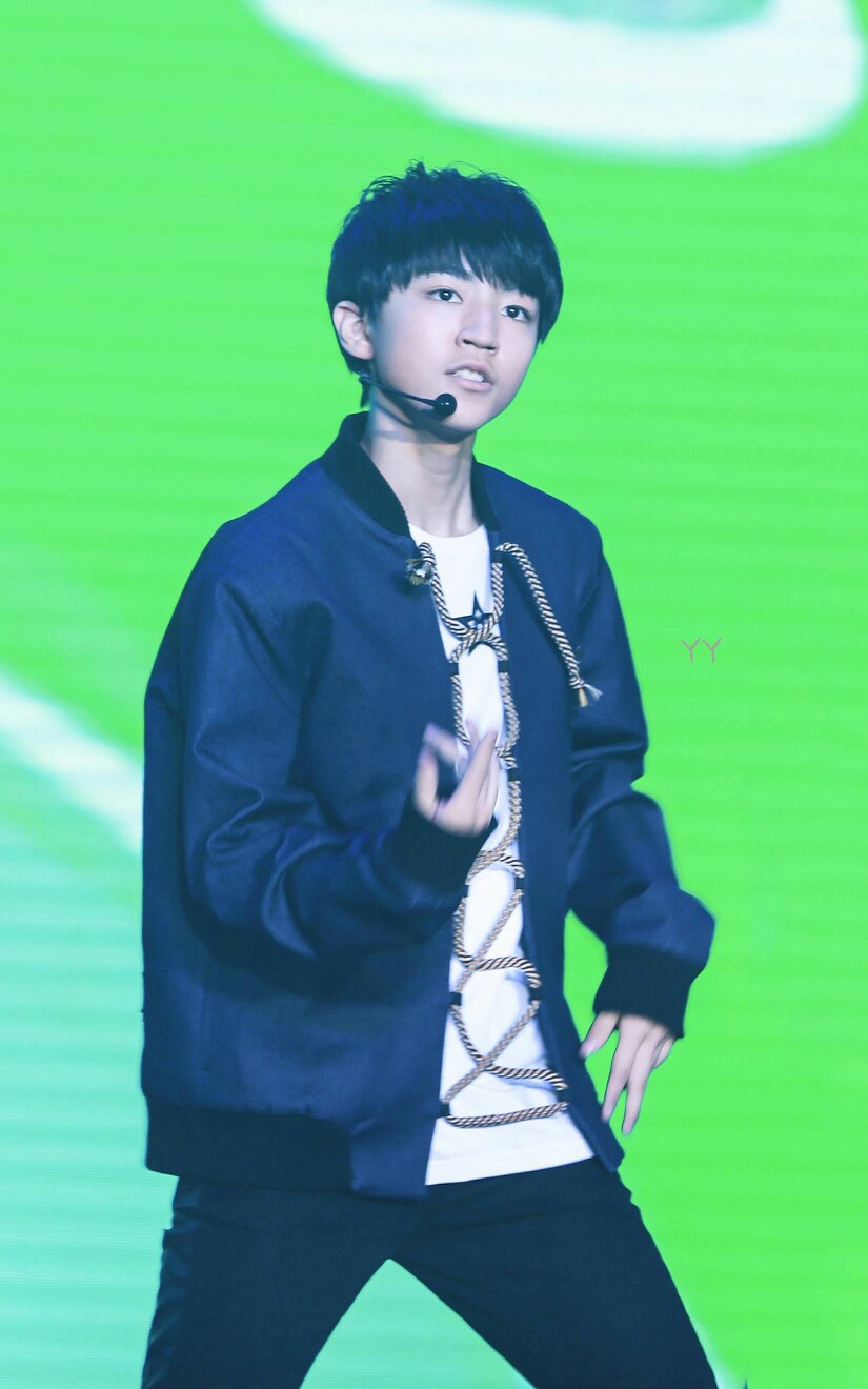 #TFBOYS王俊凯# #王俊凯# 150325 QQ音乐年度盛典。cr.logo