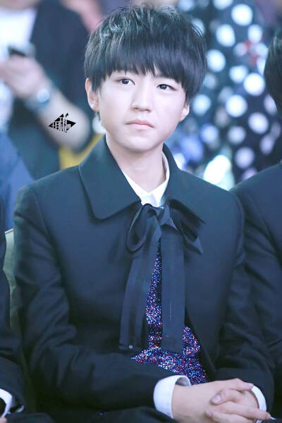 #TFBOYS王俊凯# #王俊凯# 150325 QQ音乐年度盛典。cr.logo