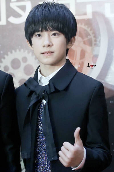 易烊千玺 tfboys JacksonYI