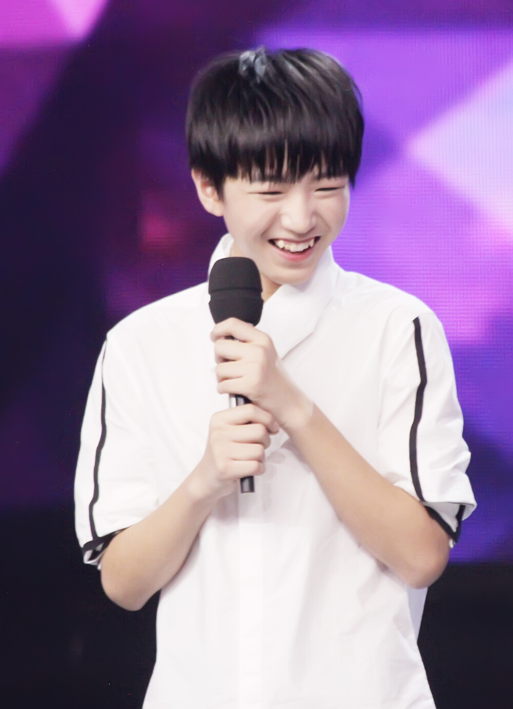 #王俊凯# #TFBOYS王俊凯# #TFBOYS# 20140520快乐大本营录制 cr logo