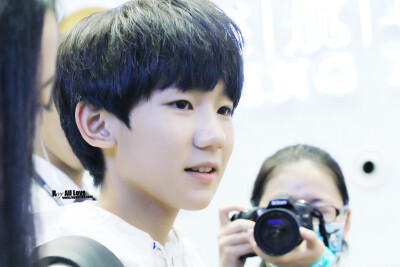 TFBOYS王源 140828-29 深圳返重庆 cr：源爱站