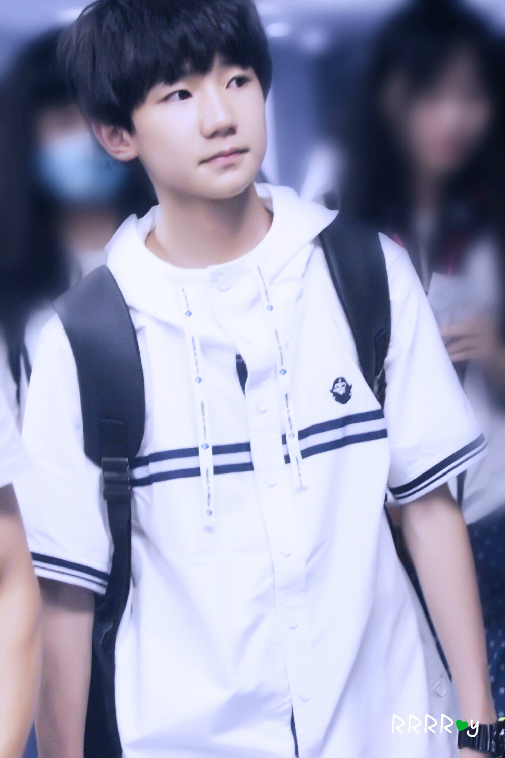 TFBOYS王源 140828-29 深圳返重庆 cr：RRRRoy