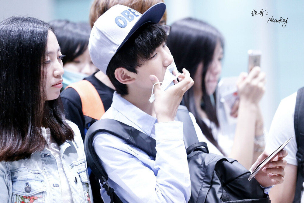 TFBOYS王源 140827 北京赴深圳 cr：NectaRoy