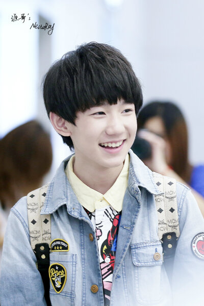 TFBOYS王源 140822 北京返重庆 cr：NectaRoy