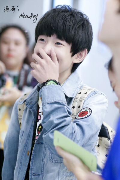 TFBOYS王源 140822 北京返重庆 cr：NectaRoy