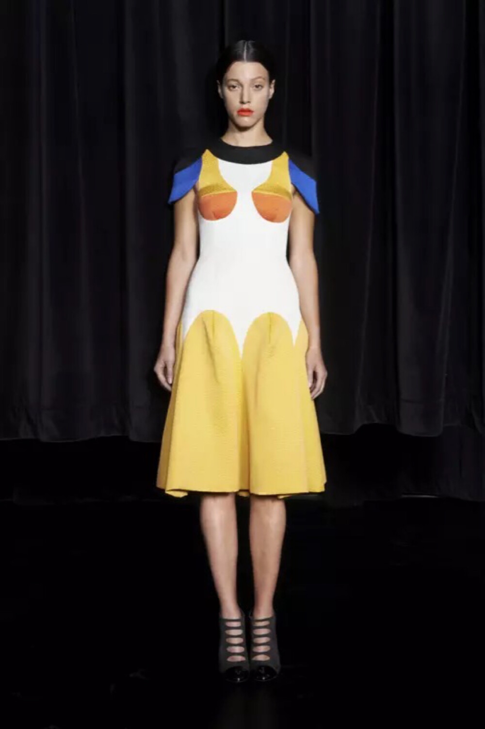 TATANAKA color block dress（黑/橙/蓝/黄/白）。13800，