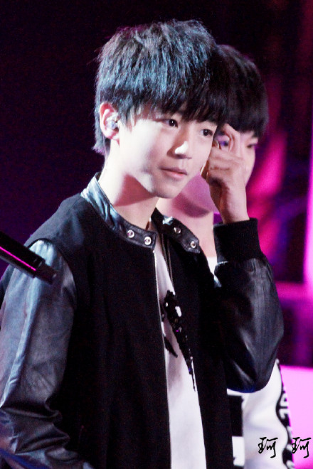 #王俊凯# #TFBOYS王俊凯# 141231 江苏跨年 cr：珂珂Shirley