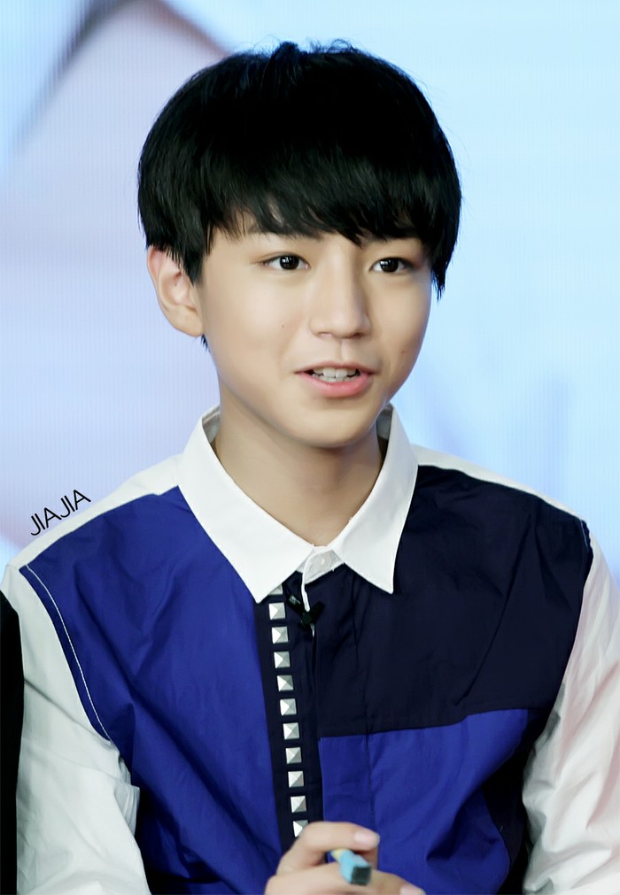 #王俊凯# #TFBOYS王俊凯# #TFBOYS# 20140717优酷直播间 cr logo