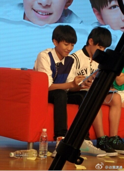 #王俊凯# #TFBOYS王俊凯# #TFBOYS# 20140717优酷直播间 cr logo