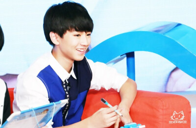 #王俊凯# #TFBOYS王俊凯# #TFBOYS# 20140717优酷直播间 cr logo