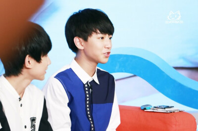 #王俊凯# #TFBOYS王俊凯# #TFBOYS# 20140717优酷直播间 cr logo