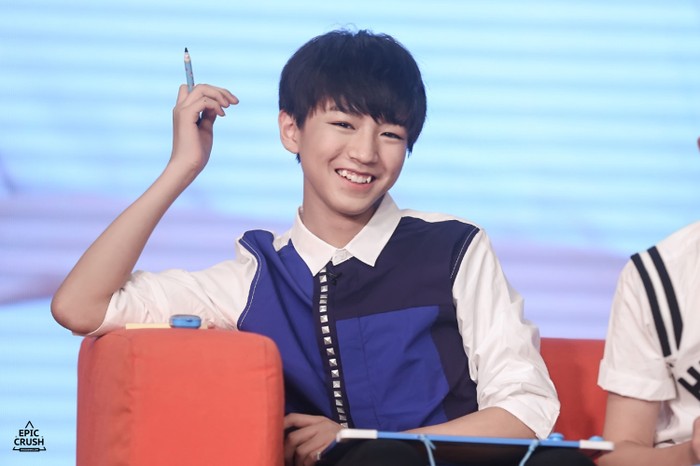 #王俊凯# #TFBOYS王俊凯# #TFBOYS# 20140717优酷直播间 cr logo