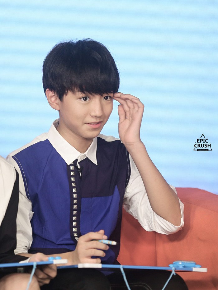 #王俊凯# #TFBOYS王俊凯# #TFBOYS# 20140717优酷直播间 cr logo