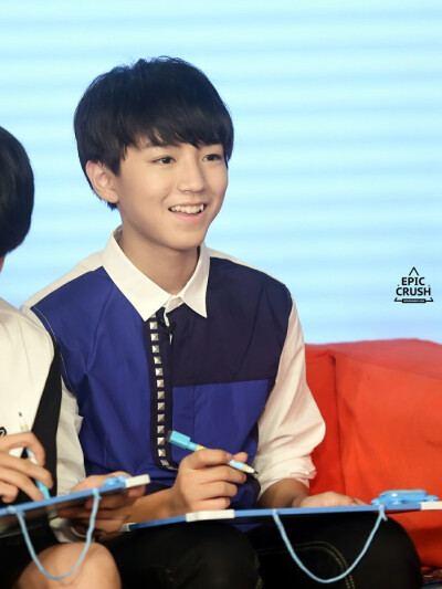 #王俊凯# #TFBOYS王俊凯# #TFBOYS# 20140717优酷直播间 cr logo