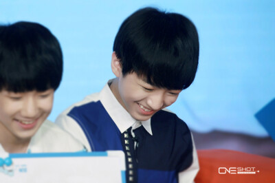 #王俊凯# #TFBOYS王俊凯# #TFBOYS# 20140717优酷直播间 cr logo