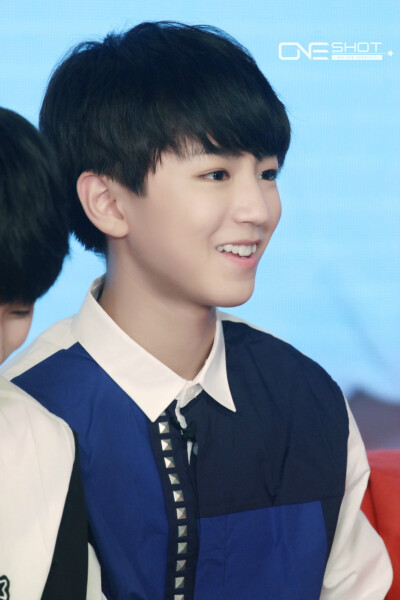 #王俊凯# #TFBOYS王俊凯# #TFBOYS# 20140717优酷直播间 cr logo