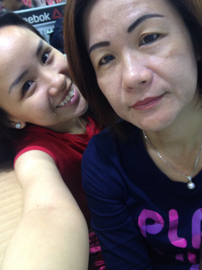 Sometimes accompany family will more happy then that?my leng mama?