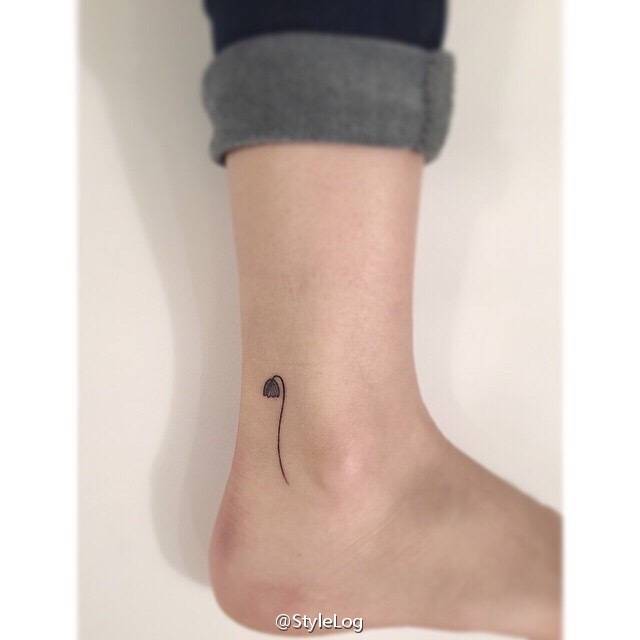 ÇΥ 脚腕上的 Mini Tattoo