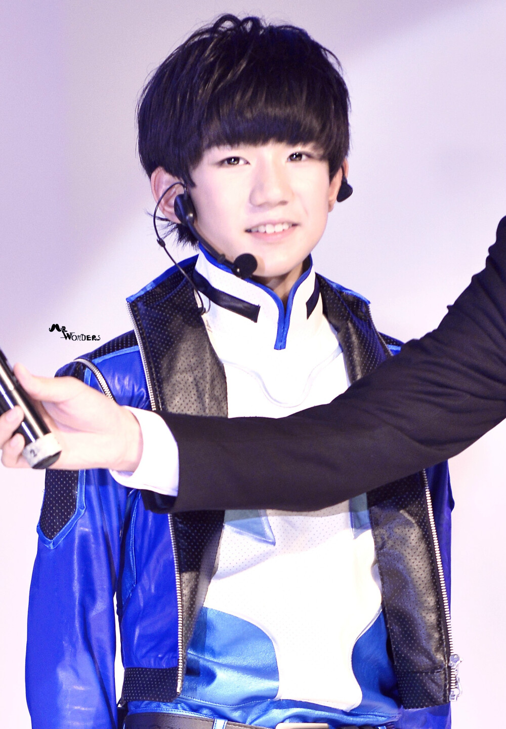 TFBOYS王源 140805 《热力赛车》发布会 cr:凯源奇迹站