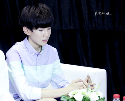 TFBOYS王源 140805 《热力赛车》发布会 cr:Your软软姐姐