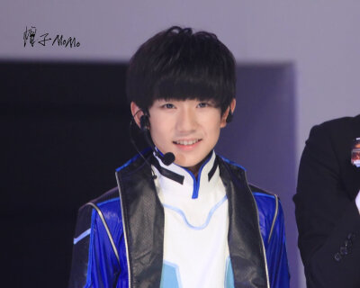 TFBOYS王源 140805 《热力赛车》发布会 cr:帽子MoMo